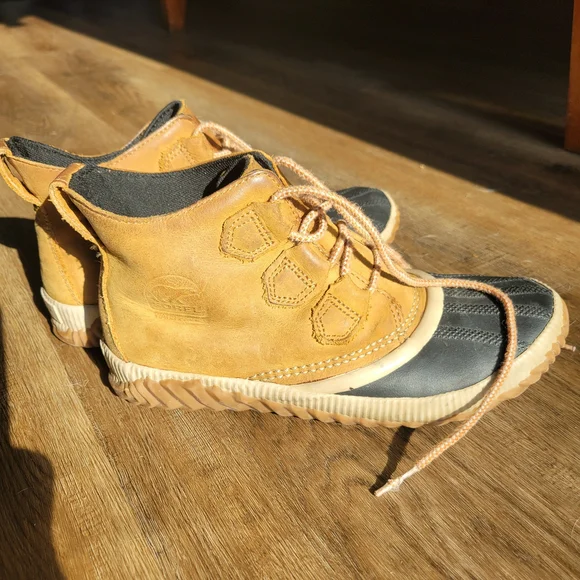 Sorel Women's Out And About Boots - Picture 2 of 5